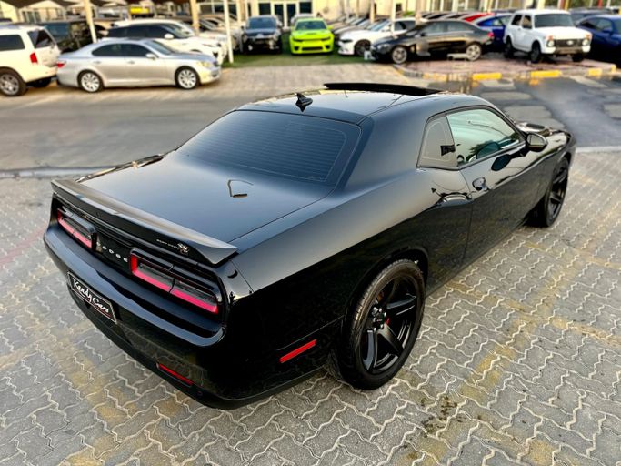 Подержанный Dodge Challenger R_T III Рестайлинг 2, 6.4 л, 2022 в Шардже от Kandy Cars Черный цвет. Американская | AUTO.AE