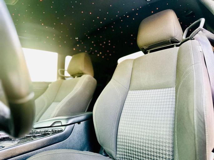 Подержанный Dodge Challenger SXT III Рестайлинг 2, 3.6 л, 2020 в Шардже от Kandy Cars Красный цвет. Американская | AUTO.AE