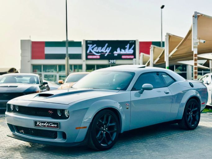 Подержанный Dodge Challenger R_T III Рестайлинг 2, 5.7 л, 2022 в Шардже от Kandy Cars Серый цвет. Американская | AUTO.AE