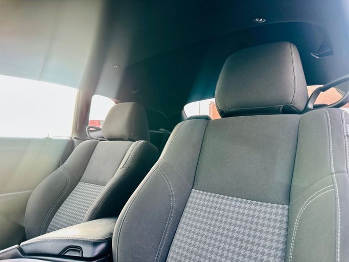 Подержанный Dodge Challenger SXT III Рестайлинг 2, 3.6 л, 2021 в Шардже от Kandy Cars Бордовый цвет. Американская | AUTO.AE