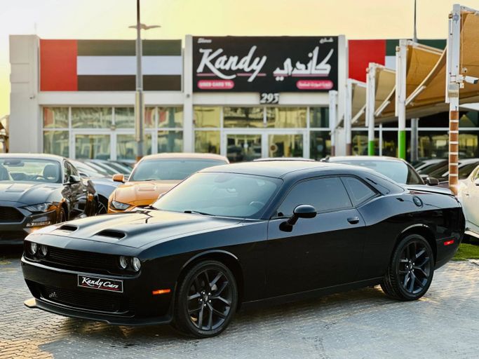 Подержанный Dodge Challenger SXT III Рестайлинг 2, 3.6 л, 2021 в Шардже от Kandy Cars Черный цвет. Американская | AUTO.AE
