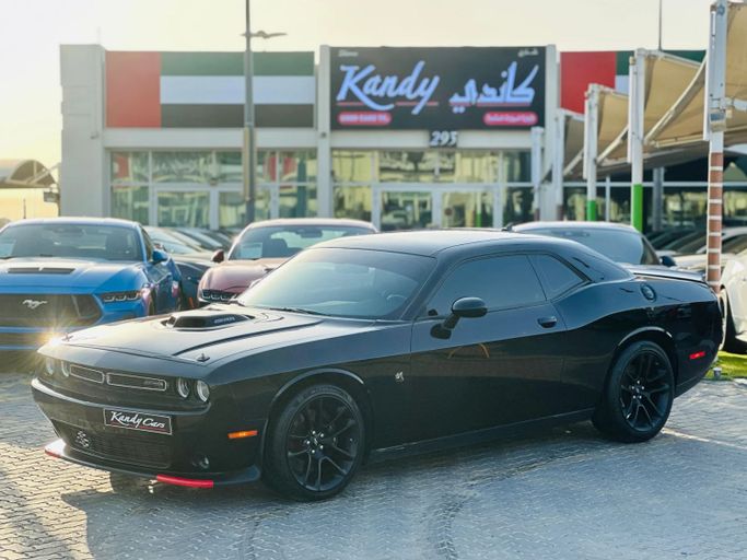 Подержанный Dodge Challenger R_T III Рестайлинг 2, 6.4 л, 2021 в Шардже от Kandy Cars Черный цвет. Американская | AUTO.AE