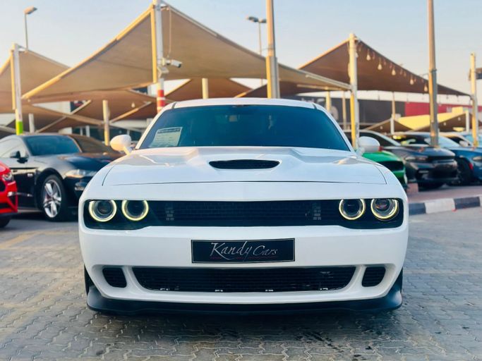 Подержанный Dodge Challenger R_T III Рестайлинг 2, 5.7 л, 2020 в Шардже от Kandy Cars Белый цвет. Американская | AUTO.AE