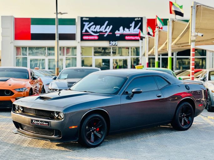 Подержанный Dodge Challenger SXT III Рестайлинг 2, 3.6 л, 2021 в Шардже от Kandy Cars Серый цвет. Американская | AUTO.AE