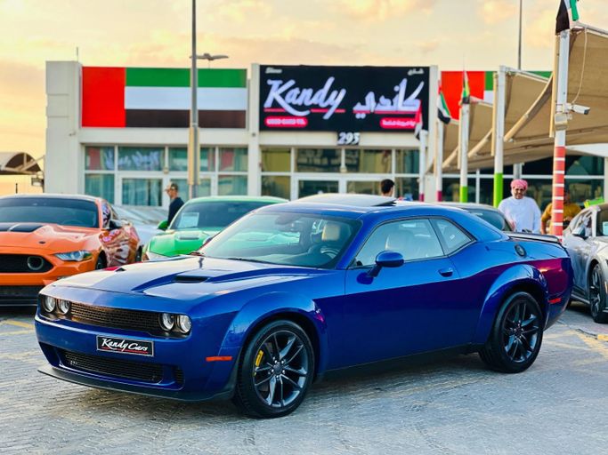 Подержанный Dodge Challenger SXT III Рестайлинг 2, 3.6 л, 2022 в Шардже от Kandy Cars Синий цвет. Американская | AUTO.AE