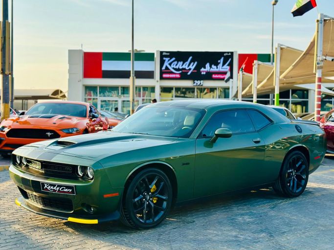 Подержанный Dodge Challenger R_T III Рестайлинг 2, 6.4 л, 2023 в Шардже от Kandy Cars Зеленый цвет. Американская | AUTO.AE