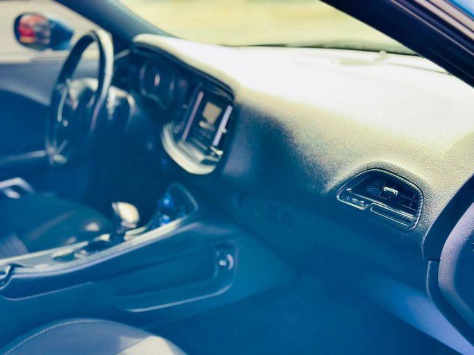 Подержанный Dodge Challenger SXT III Рестайлинг 2, 3.6 л, 2021 в Шардже от Kandy Cars Синий цвет. Американская | AUTO.AE