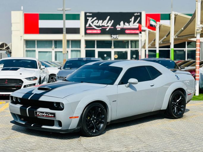 Подержанный Dodge Challenger R_T III Рестайлинг 2, 6.4 л, 2021 в Шардже от Kandy Cars Серый цвет. Американская | AUTO.AE