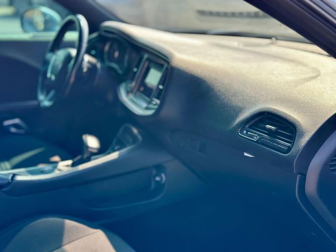 Подержанный Dodge Challenger R_T III Рестайлинг 2, 6.4 л, 2021 в Шардже от Kandy Cars Серый цвет. Американская | AUTO.AE