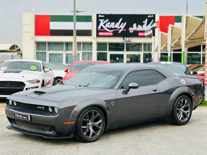Подержанный Dodge Challenger R_T III Рестайлинг 2, 6.4 л, 2019 в Шардже от Kandy Cars Серый цвет. Американская | AUTO.AE