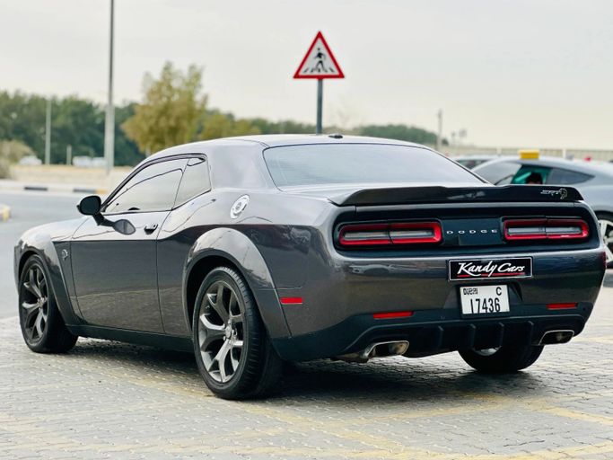 Подержанный Dodge Challenger R_T III Рестайлинг 2, 6.4 л, 2019 в Шардже от Kandy Cars Серый цвет. Американская | AUTO.AE