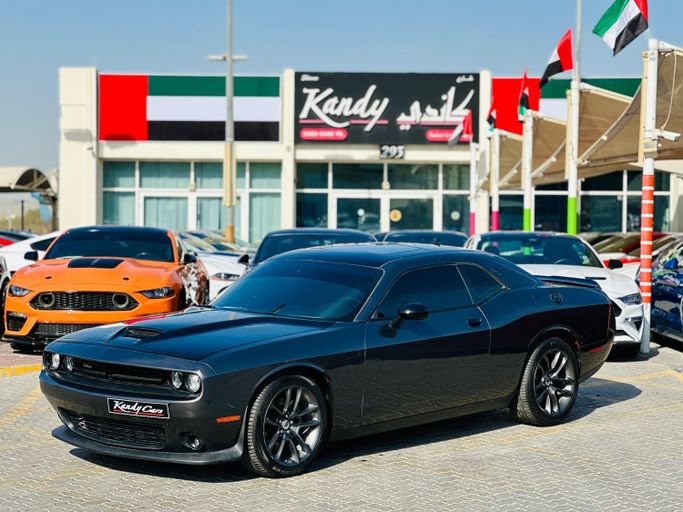 Подержанный Dodge Challenger R_T III Рестайлинг 2, 5.7 л, 2022 в Шардже от Kandy Cars Серый цвет. Американская | AUTO.AE
