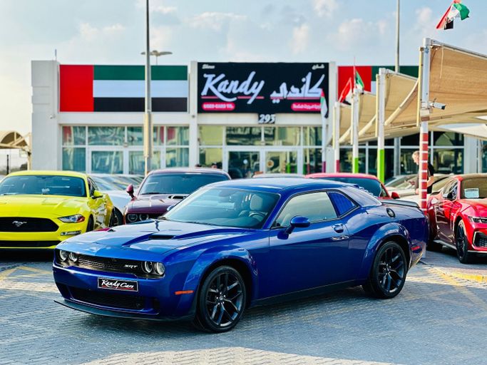 Подержанный Dodge Challenger SXT III Рестайлинг 2, 3.6 л, 2020 в Шардже от Kandy Cars Синий цвет. Американская | AUTO.AE