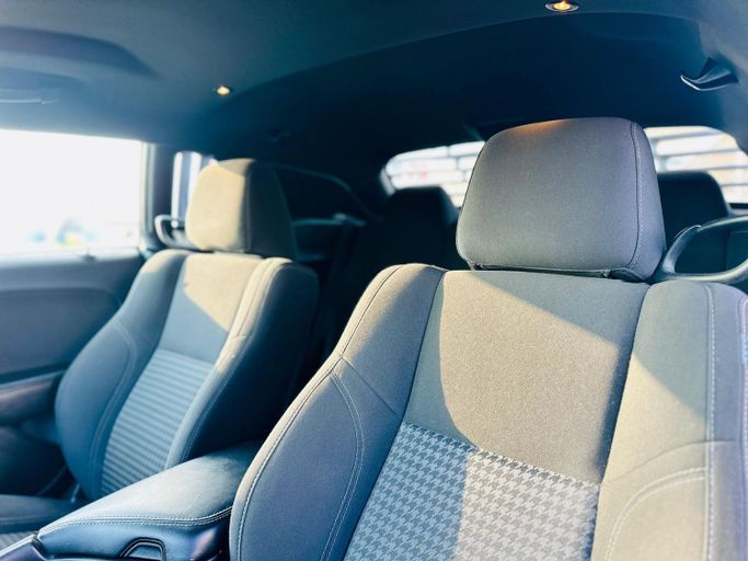 Подержанный Dodge Challenger SXT III Рестайлинг 2, 3.6 л, 2020 в Шардже от Kandy Cars Синий цвет. Американская | AUTO.AE