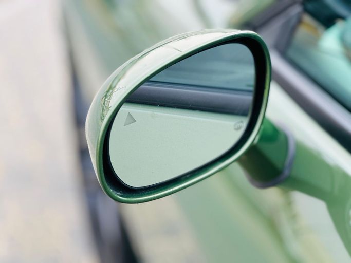 Подержанный Dodge Challenger SXT III Рестайлинг 2, 3.6 л, 2022 в Шардже от Kandy Cars Зеленый цвет. Американская | AUTO.AE