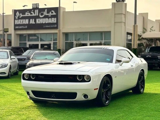 Подержанный Dodge Challenger R_T III Рестайлинг 2, 5.7 л, 2018 в Шардже от Hayan Alkhudari Used Cars Белый цвет. GCC | AUTO.AE