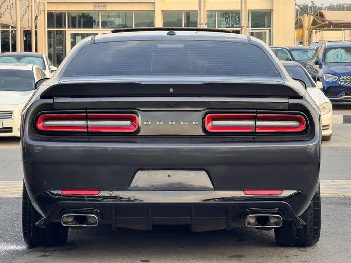 Подержанный Dodge Challenger R_T III Рестайлинг 2, 5.7 л, 2018 в Шардже от Titanium Used Cars Серебристый цвет. Американская | AUTO.AE