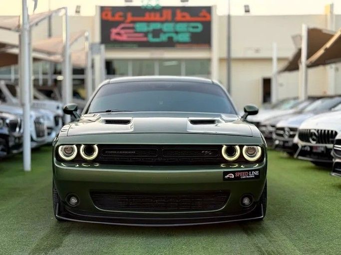 Подержанный Dodge Challenger GT III Рестайлинг 2, 3.6 л, 2018 в Шардже от Speed Line Used Cars Зеленый цвет. Американская | AUTO.AE