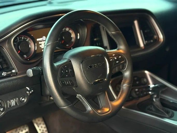 Подержанный Dodge Challenger GT III Рестайлинг 2, 3.6 л, 2018 в Шардже от Speed Line Used Cars Зеленый цвет. Американская | AUTO.AE