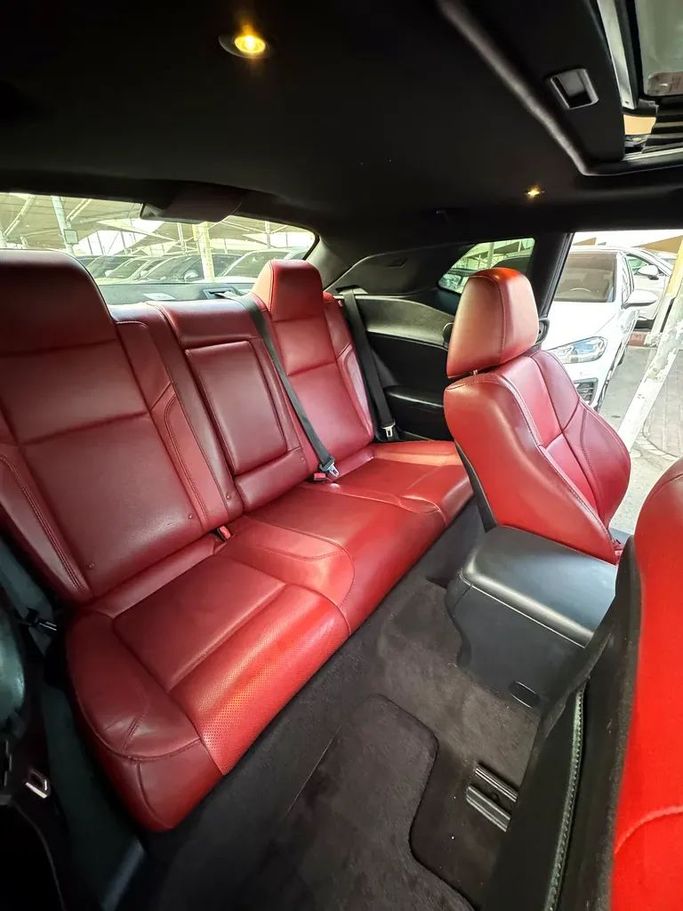 Подержанный Dodge Challenger R_T III Рестайлинг 2, 5.7 л, 2016 в Шардже от Taj Al Impratoor Used Cars Черный цвет. GCC | AUTO.AE