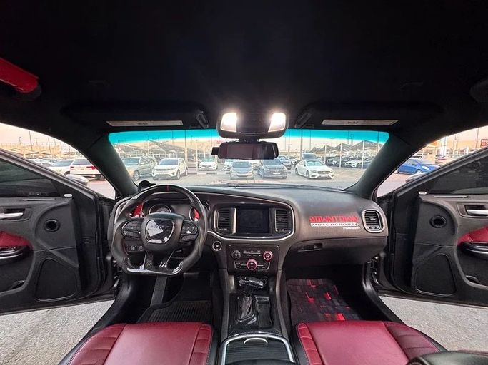 Подержанный Dodge Challenger R_T III Рестайлинг 2, 5.7 л, 2019 в Шардже от Taj Al Impratoor Used Cars Серый цвет. Американская | AUTO.AE