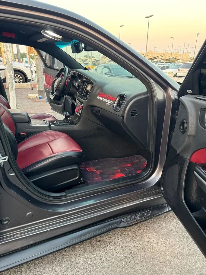 Подержанный Dodge Challenger R_T III Рестайлинг 2, 5.7 л, 2019 в Шардже от Taj Al Impratoor Used Cars Серый цвет. Американская | AUTO.AE