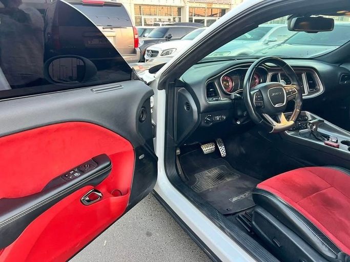 Used Dodge Challenger SRT III Facelift 2, 6.4 l, 2016 in Sharjah by Al Suraj Al Muneer Used Cars, White color. GCC Specs | AUTO.AE