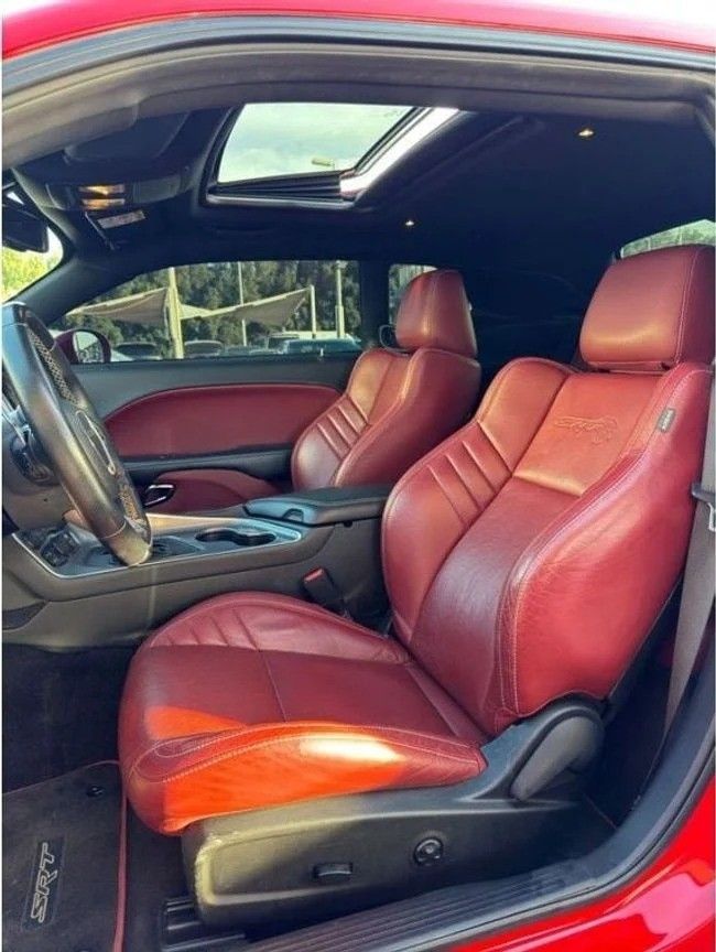 Used Dodge Challenger Hellcat III Facelift 2, 6.2 l, 2019 in Sharjah by Noor Al Seyoh Used Cars, Red color. GCC Specs | AUTO.AE