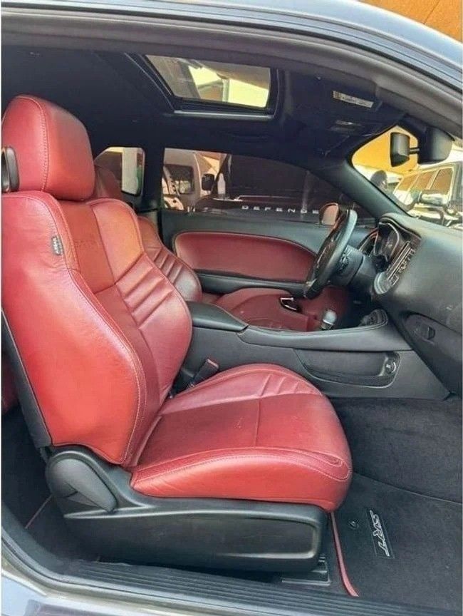 Used Dodge Challenger Hellcat III Facelift 2, 6.2 l, 2019 in Sharjah by Noor Al Seyoh Used Cars, Grey color. GCC Specs | AUTO.AE