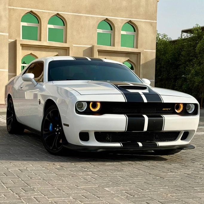Подержанный Dodge Challenger R_T III Рестайлинг 2, 5.7 л, 2020 в Шардже от Sarmad Cars Белый цвет. Other | AUTO.AE