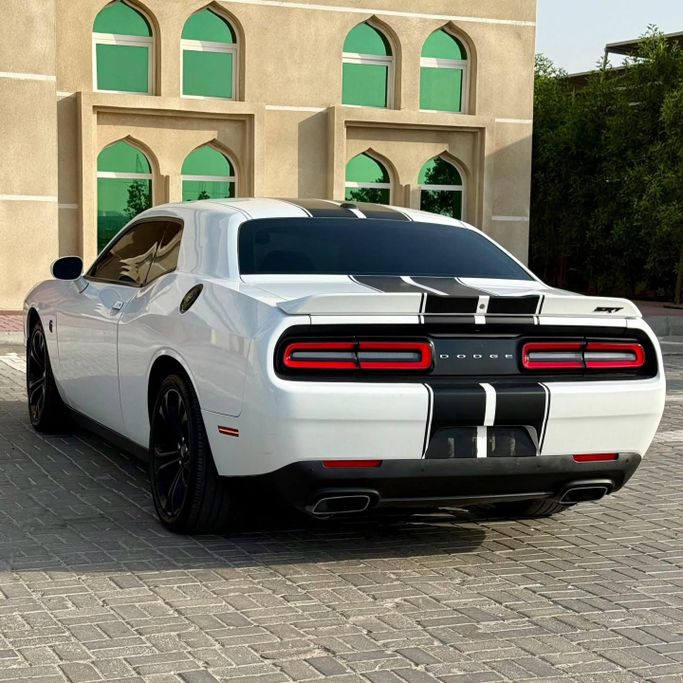 Подержанный Dodge Challenger R_T III Рестайлинг 2, 5.7 л, 2020 в Шардже от Sarmad Cars Белый цвет. Other | AUTO.AE