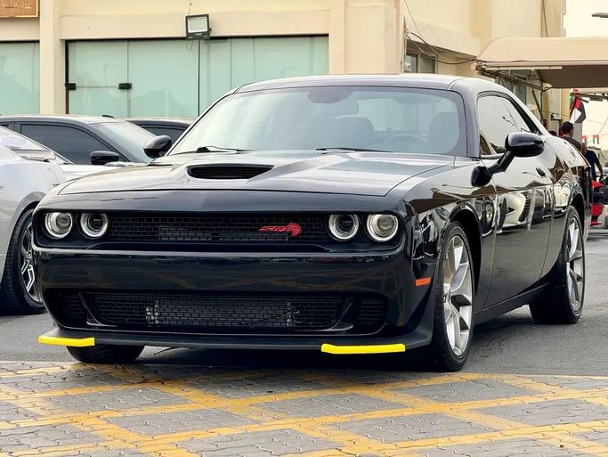 Подержанный Dodge Challenger GT III Рестайлинг 2, 3.6 л, 2022 в Шардже от ASAL ALHAIBAH USED CARS Черный цвет. Американская | AUTO.AE