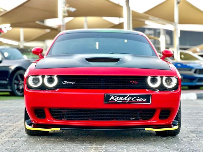 Подержанный Dodge Challenger R_T III Рестайлинг 2, 5.7 л, 2023 в Шардже от Kandy Cars Красный цвет. Американская | AUTO.AE | Объявление #256783