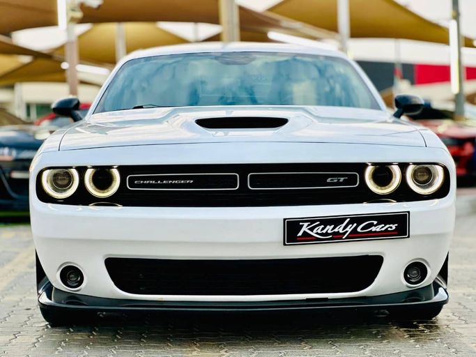 Подержанный Dodge Challenger GT III Рестайлинг 2, 3.6 л, 2022 в Шардже от Kandy Cars Белый цвет. Американская | AUTO.AE | Объявление #256785
