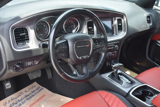 Подержанный Dodge Charger SXT VII (LD) Рестайлинг, 3.6 л, 2023 в Шардже от Alfaris Used Cars Черный цвет.  | AUTO.AE