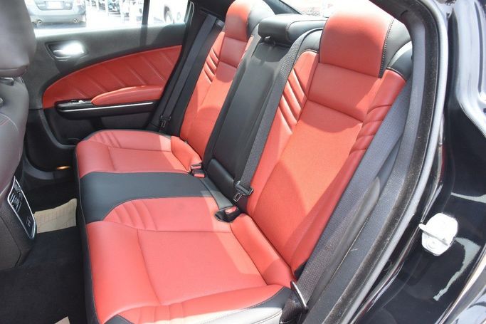 Подержанный Dodge Charger SXT VII (LD) Рестайлинг, 3.6 л, 2023 в Шардже от Alfaris Used Cars Черный цвет.  | AUTO.AE