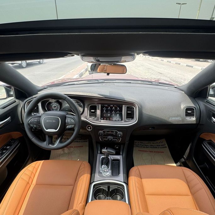 Подержанный Dodge Charger SXT VII (LD) Рестайлинг, 3.6 л, 2023 в Шардже от Alfaris Used Cars Красный цвет.  | AUTO.AE
