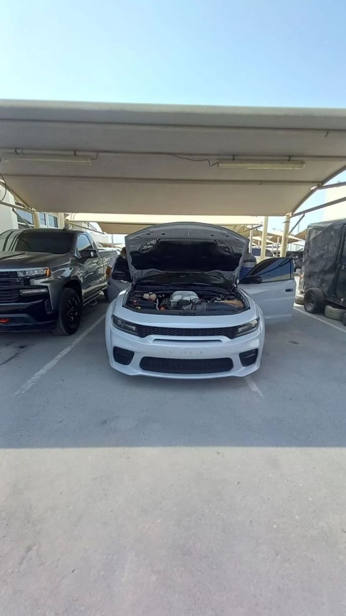 Used Dodge Charger Hellcat VII (LD) Facelift, 6.2 l, 2022 in Sharjah by Nour Alnukhba Motors, White color. American Specs | AUTO.AE