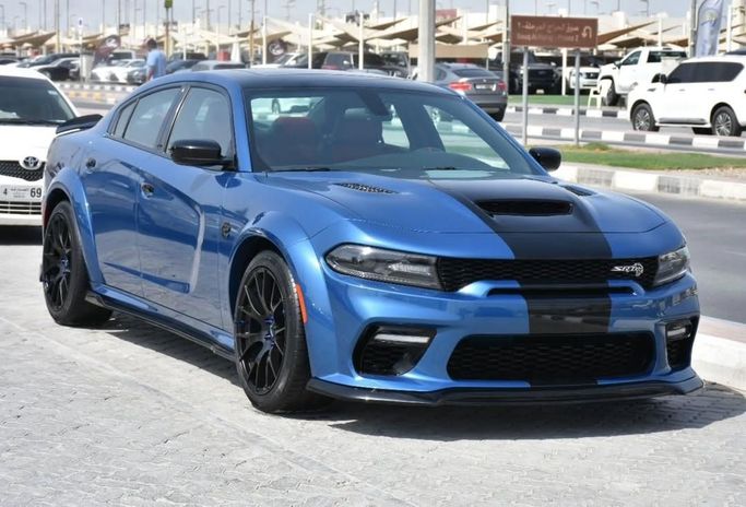 Подержанный Dodge Charger Hellcat VII (LD) Рестайлинг, 6.2 л, 2023 в Шардже от Alfaris Used Cars Синий цвет.  | AUTO.AE