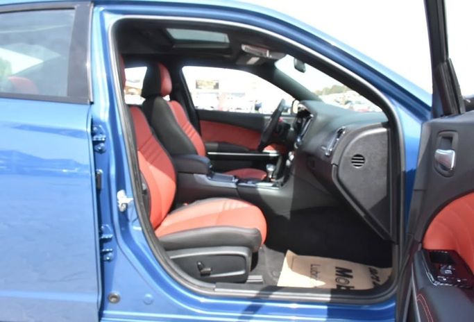 Подержанный Dodge Charger Hellcat VII (LD) Рестайлинг, 6.2 л, 2023 в Шардже от Alfaris Used Cars Синий цвет.  | AUTO.AE