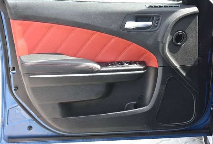 Подержанный Dodge Charger Hellcat VII (LD) Рестайлинг, 6.2 л, 2023 в Шардже от Alfaris Used Cars Синий цвет.  | AUTO.AE