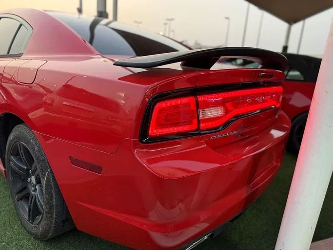 Подержанный Dodge Charger R_T VII (LD), 5.7 л, 2014 в Шардже от Al Muhtaref Used Cars Красный цвет. Американская | AUTO.AE