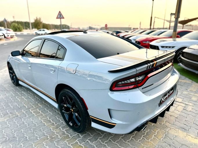 Подержанный Dodge Charger GT VII (LD) Рестайлинг, 3.6 л, 2022 в Шардже от Kandy Cars Серебристый цвет. Американская | AUTO.AE