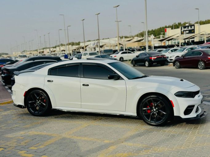 Подержанный Dodge Charger GT VII (LD) Рестайлинг, 3.6 л, 2022 в Шардже от Kandy Cars Белый цвет. Американская | AUTO.AE