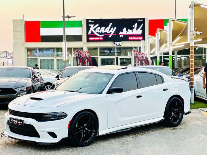 Подержанный Dodge Charger GT VII (LD) Рестайлинг, 3.6 л, 2022 в Шардже от Kandy Cars Белый цвет. Американская | AUTO.AE