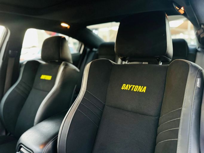 Подержанный Dodge Charger R_T VII (LD) Рестайлинг, 5.7 л, 2020 в Шардже от Kandy Cars Черный цвет. Американская | AUTO.AE