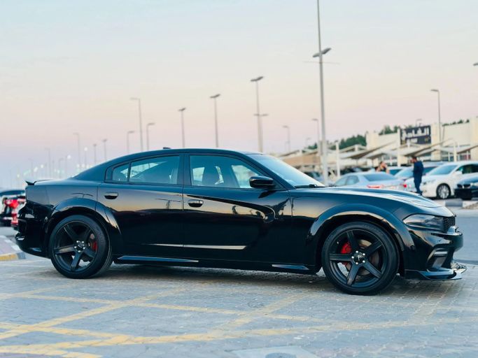 Подержанный Dodge Charger R_T VII (LD) Рестайлинг, 5.7 л, 2020 в Шардже от Kandy Cars Черный цвет. Американская | AUTO.AE