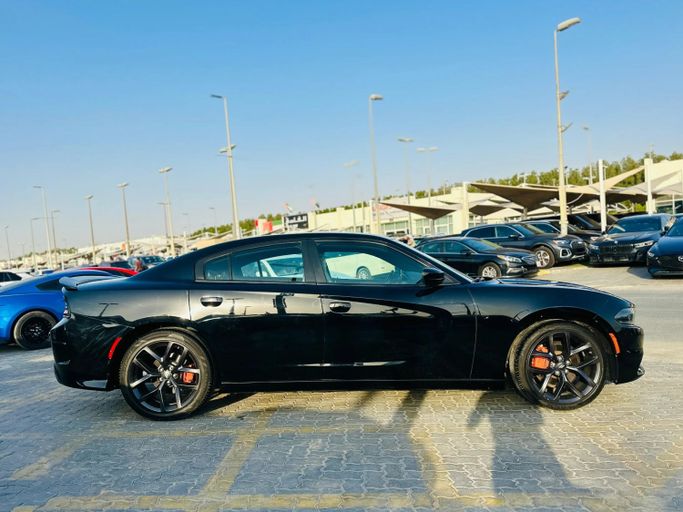 Подержанный Dodge Charger SXT VII (LD) Рестайлинг, 3.6 л, 2022 в Шардже от Kandy Cars Черный цвет. Американская | AUTO.AE