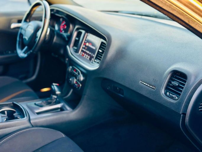 Подержанный Dodge Charger GT VII (LD) Рестайлинг, 3.6 л, 2021 в Шардже от Kandy Cars Серый цвет. Американская | AUTO.AE