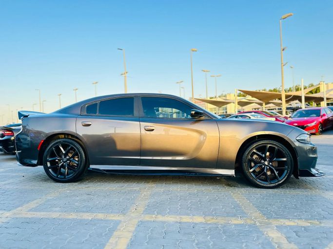 Подержанный Dodge Charger GT VII (LD) Рестайлинг, 3.6 л, 2021 в Шардже от Kandy Cars Серый цвет. Американская | AUTO.AE